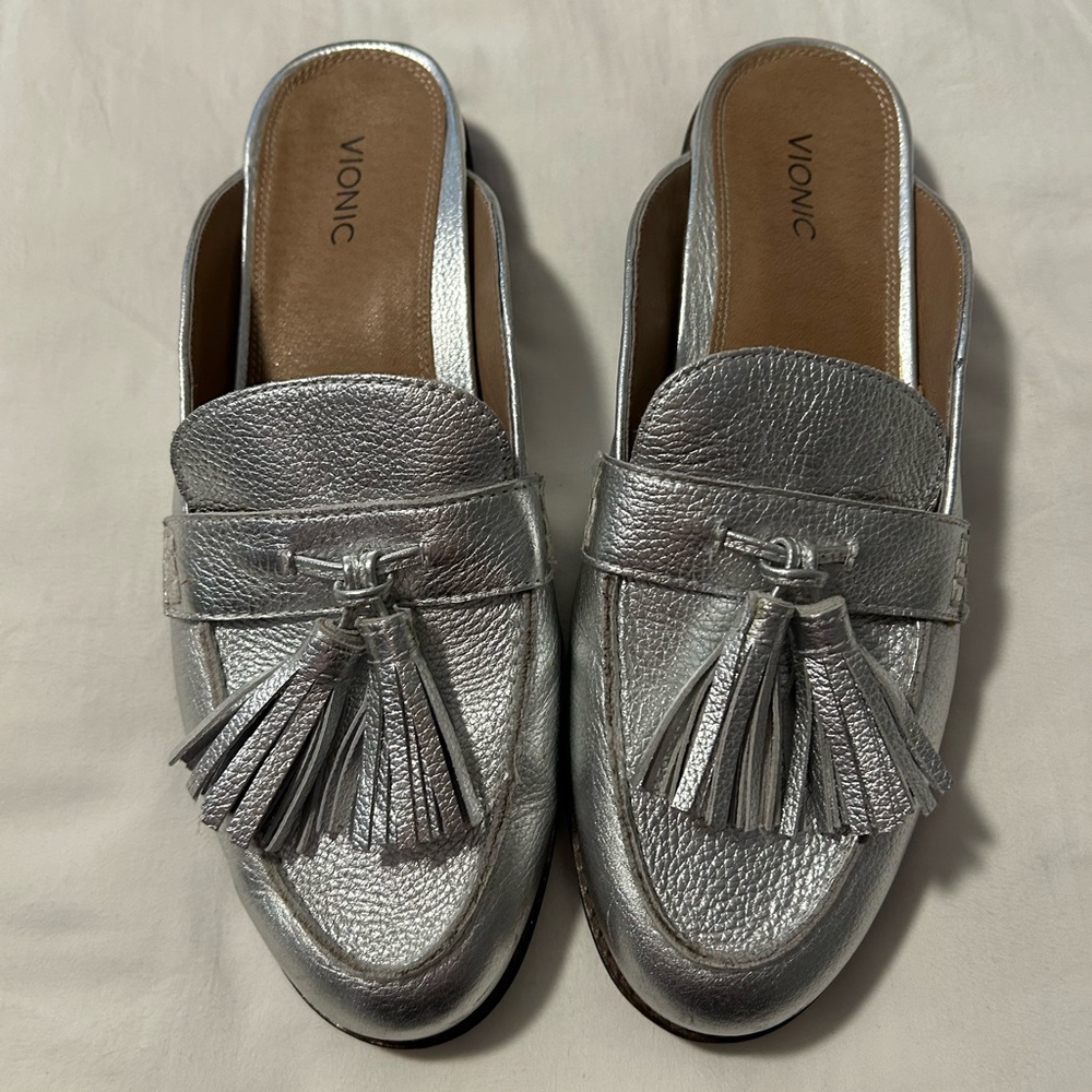 Vionic Reagan Silver Leather Tassel Slip-on Mules Loafers SZ 10 Women’s Flats
